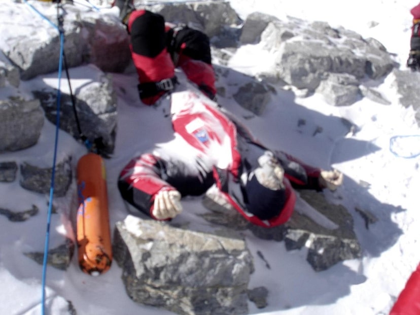 Dead bodies on everest